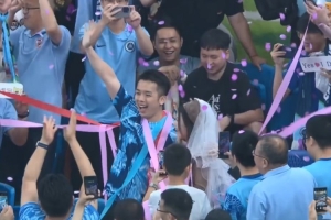 深圳球迷现场求婚成功，新鹏城官博：见证一场胜利，见证一生约定