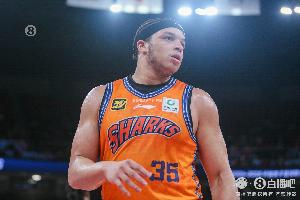 停赛2场+罚款5万!洛夫顿的处罚你认为是轻了还是重了?