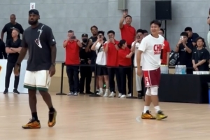 英雄联盟世界赛 赛程-队长同框!赵睿出席詹姆斯中国行活动 开心与现场球迷打招呼