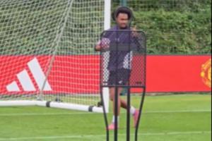 LoL Worlds 赛程-打脸齐尔克泽客串门将扑出B费射门+摇手指，随后遭打脸后嘴硬