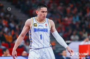 孔德昕：陈盈骏末节3记三分&amp;连场20+ 季后赛本土一控没毛病吧