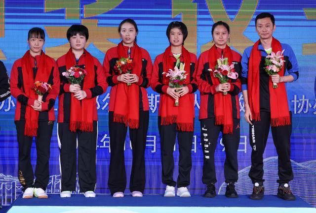 1729353822680065303.jpg (体育)(1)乒乓球——全国锦标赛:江苏队获得女子团体冠军XxjpseC007268_20241019_PEPFN0A001.jpg